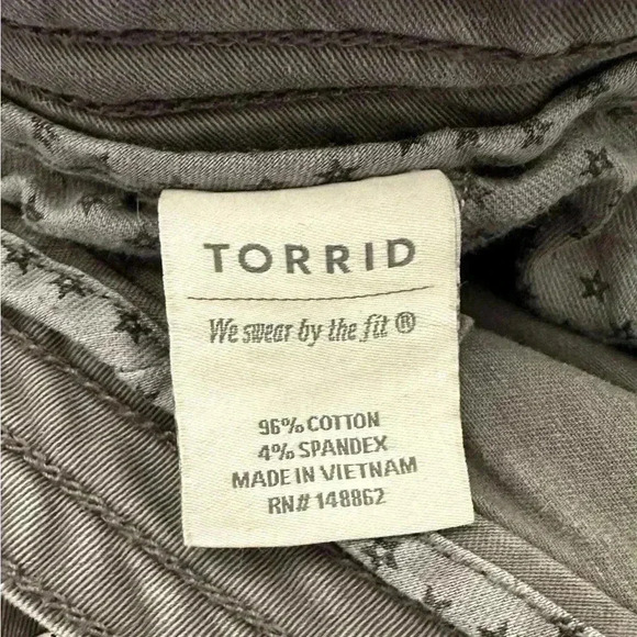 Torrid Olive Capris - Picture 5 of 5